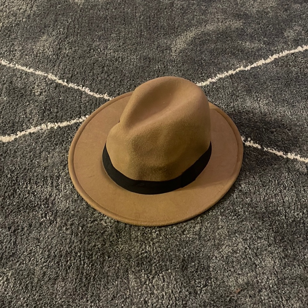 Tan fedora